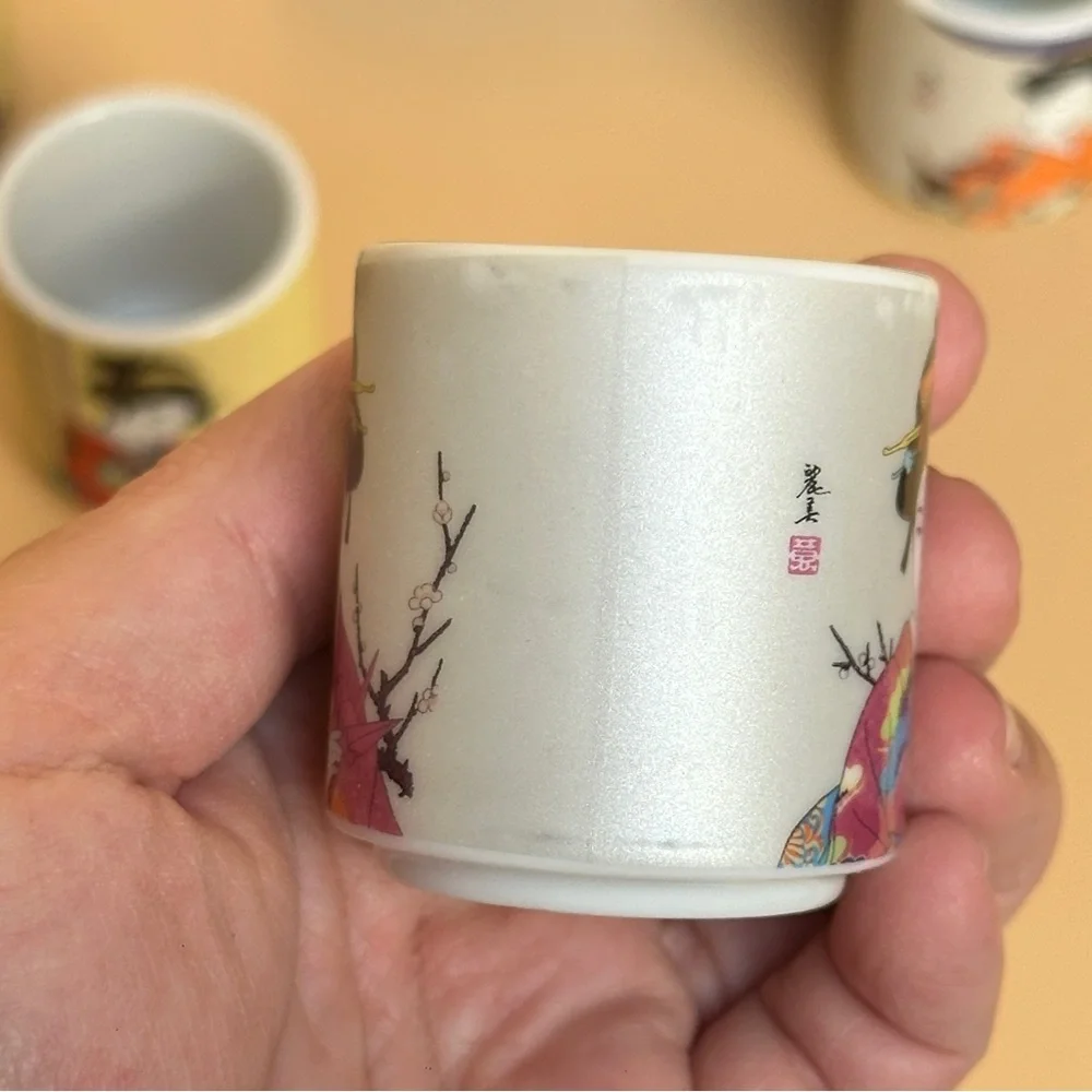 Japanese Geisha Woman In Kimono Sake Tea Cup Set of 4 - Picture 6 of 10
